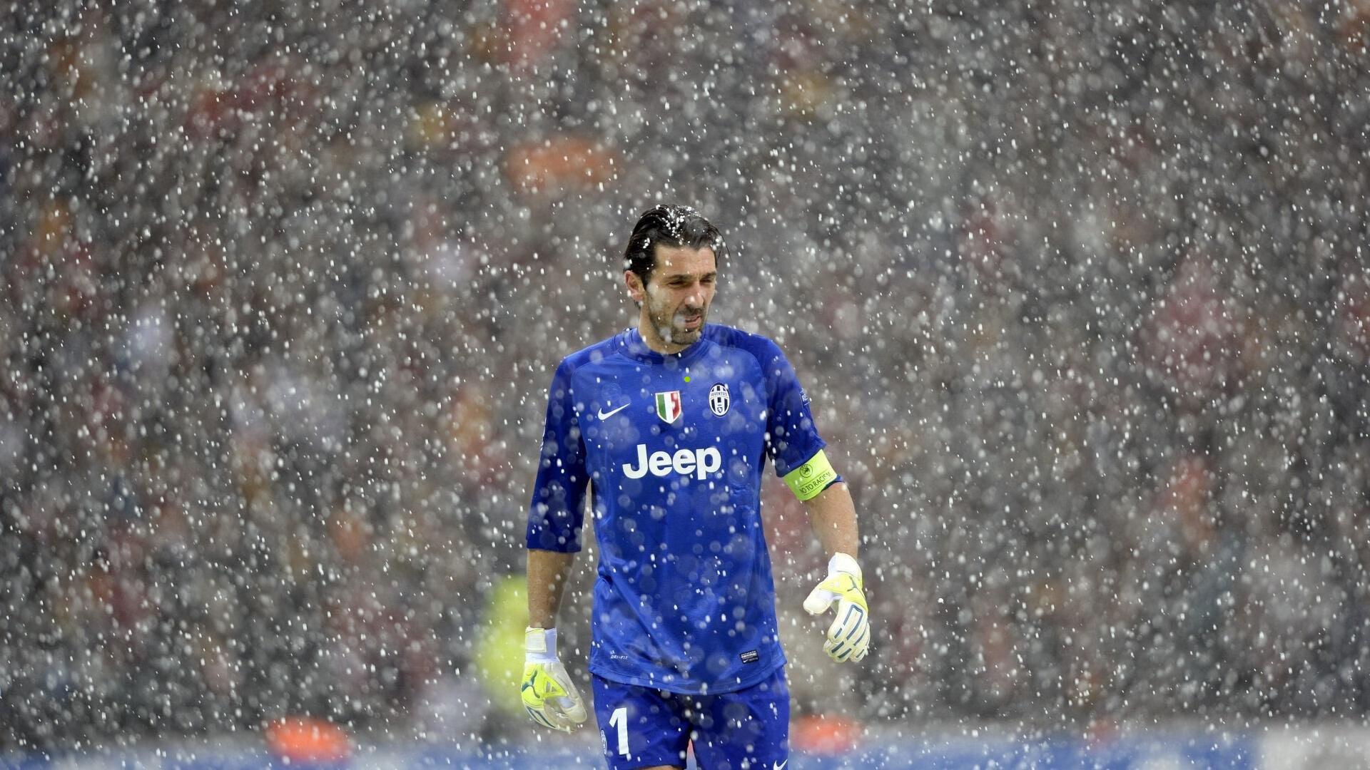 女足闪耀亚洲之巅，冠军奖杯赢回国家足球荣耀